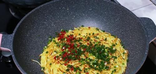 大厨教你土豆最好吃的做法，简单一做，比肉都香，上桌就光盘