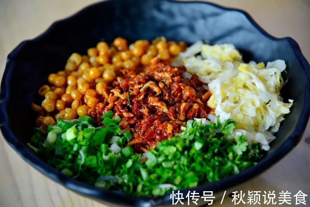 教你爽口解馋的凉拌米粉，简单易做又营养美味，吃的真过瘾