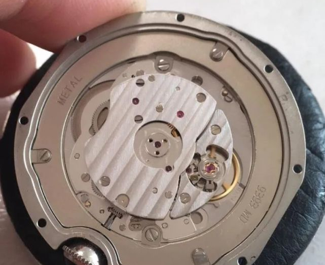 不凡|仪表不凡说表:几千元的ETA机芯居然可以完胜几万元的自产机芯?