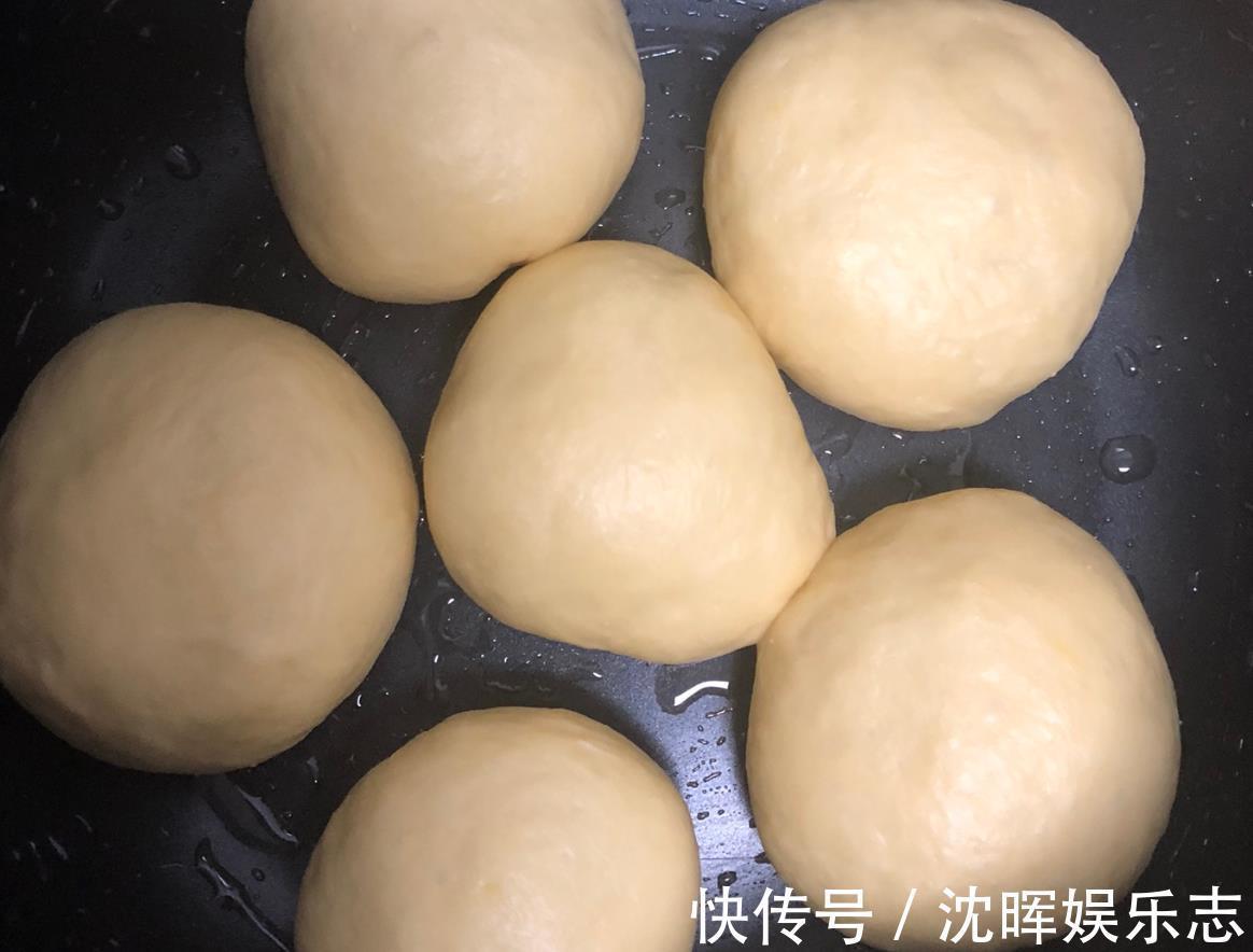 面包|电饭煲蛋糕做完了,咱再来做电饭煲面包,蓬松柔软还拉丝,太香了