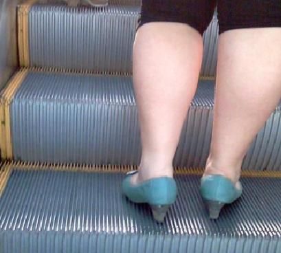 3物|早上空腹吃3物约等于“喝油”，学生妹戒不掉，难怪“大象腿”一直在