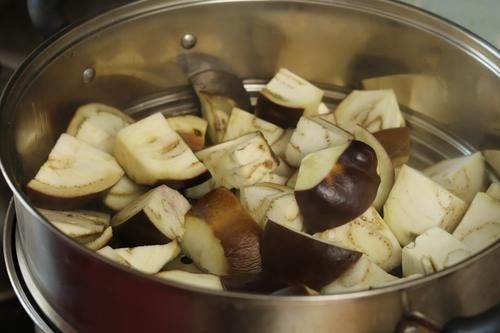  教你在家腌茄子，1次腌10斤茄子不够吃，做法简单，好吃又下饭