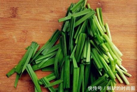 和韭菜是天生一对,钙含量是牛奶的3倍,三块钱炒一盘,太过瘾