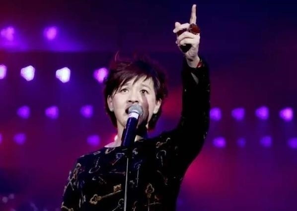 以为自己很红,上节目做导师时耍大牌,被封杀后哭着求原谅