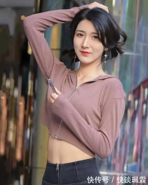 打底裤 时尚连帽短卫衣搭高腰打底裤,简单大方显身材,青春气息十足