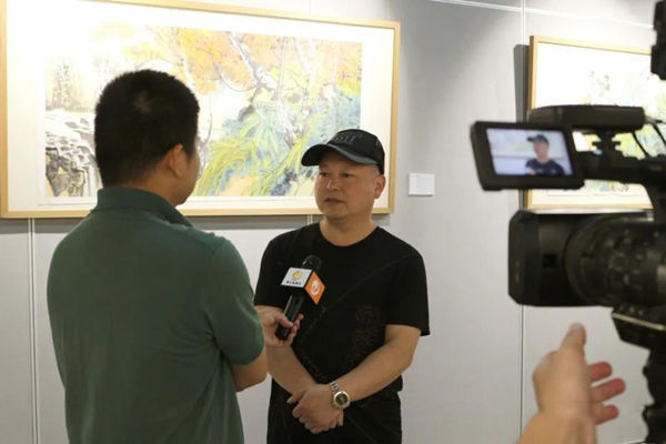 作品展!【展览现场】郑瑰玺大景花鸟画展暨中国玉雕大师作品展火热进行中