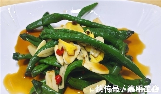 秘制|辣椒这样做太好吃了，一次秘制一罐，开胃又下饭，放一年不会坏！