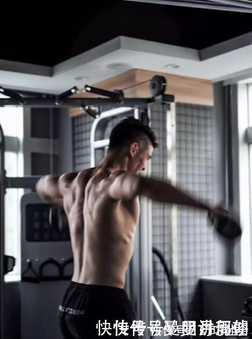 板凳|你的卧推正确吗胸部的训练也很讲究,在这帮你练出理想胸肌