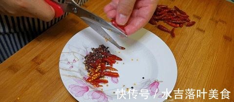 脂肪含量|才知道,鸡胸肉还可以这样炒,味道麻辣,口感焦香,越吃越想吃!