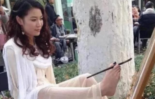 非诚勿扰|非诚勿扰“无臂女孩”与小伙牵手成功后,下台后被甩,如今怎么样了