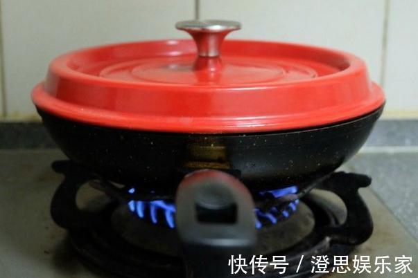 饺子放水煮来点新花样冰花煎饺,焦脆吃起来可香了