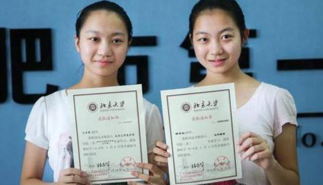 双胞胎姐妹|双胞胎高考仅差5分,10年后却变成“两个世界”的人,妈妈:后悔