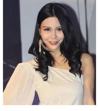 姿色平平，貌不驚人的“拜金女”馬諾