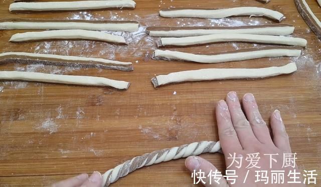 自制|自制麻花的做法,大厨教你详细步骤,香酥又掉渣,出锅孩子抢着吃
