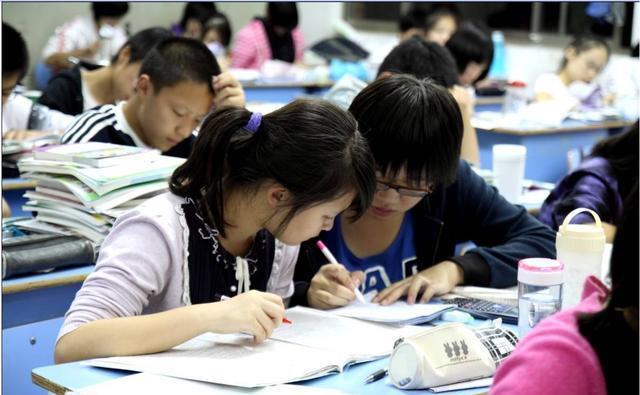 学习成绩|这种毒友谊带给孩子的伤害比早恋还大,爸妈还不好出面干涉