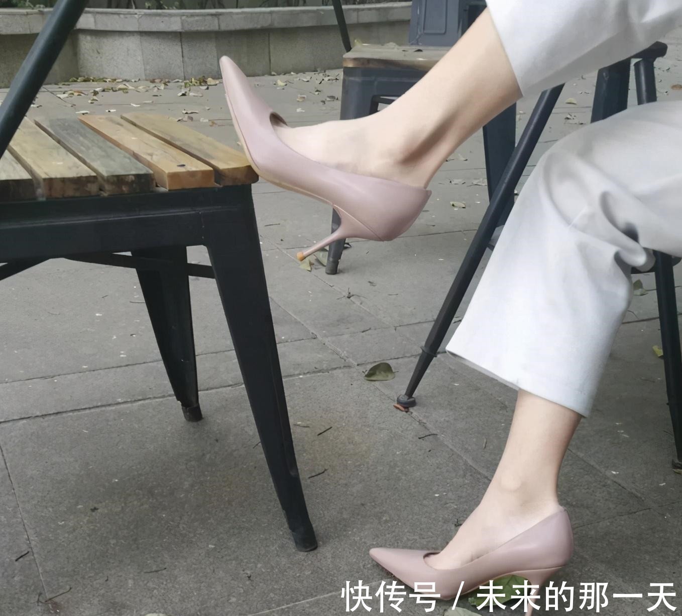 淡紫色 经典就是经典,可能不如流星般耀眼夺目,却有一种沉稳内敛的气质