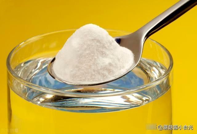 食用碱|小苏打和食用碱到底怎么用？原来区别这么大，下次别再用错了
