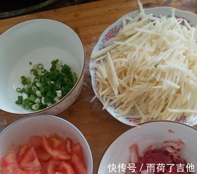 西红柿|酸爽可口的土豆丝做法，具体怎么做呢。一起来看看吧！