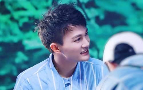 乌克兰 “小太阳”周深:从饱受欺凌到歌坛传奇,他的经历使人心疼