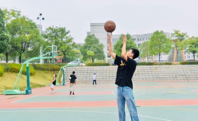 父母|14岁男孩身高178，医生夸赞：1个习惯要保持，父母真有远见