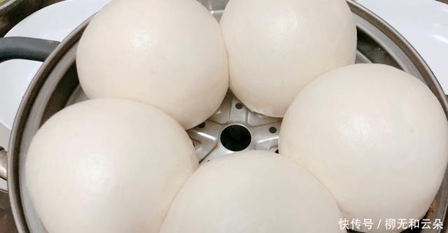 酵母粉|蒸馒头,别只加酵母!学会加“2白”,馒头凉了也不硬,又白又香