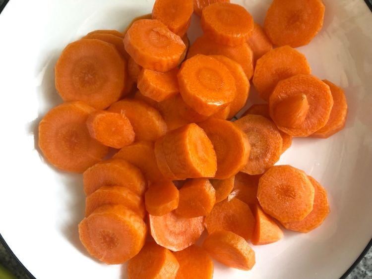 自制迷你胡萝卜红枣软糕，颜值与口感兼具，宝宝也可以吃