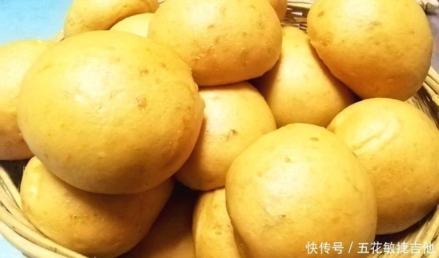 面粉|立冬后吃它正好,1块钱买一堆,与面粉一起蒸一下,轩软香甜好吃