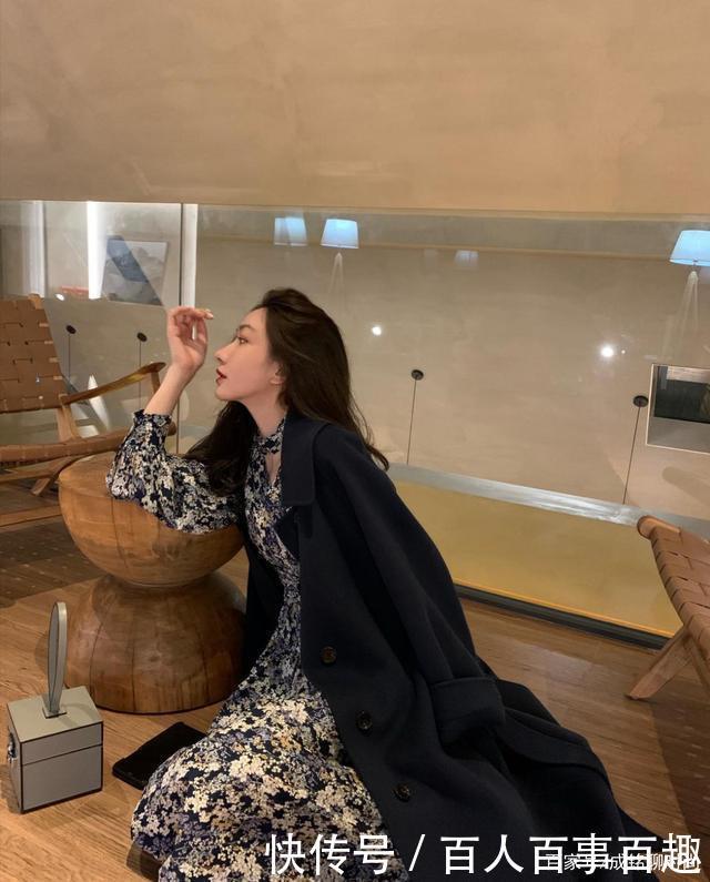 大衣下面应该搭什么懂搭配的女生都喜欢这样穿,优雅显瘦又耐看