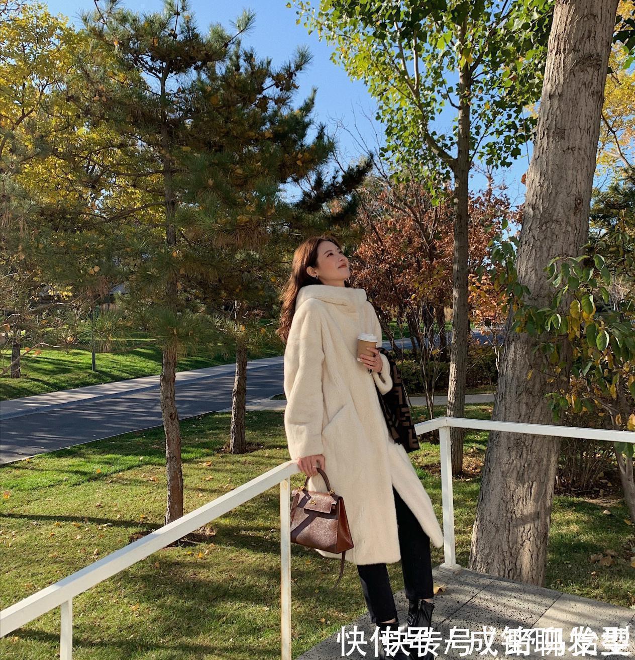 毛衣|简单又好看才叫高级,三种时尚单品轻松搭出时髦感,减龄又显气质