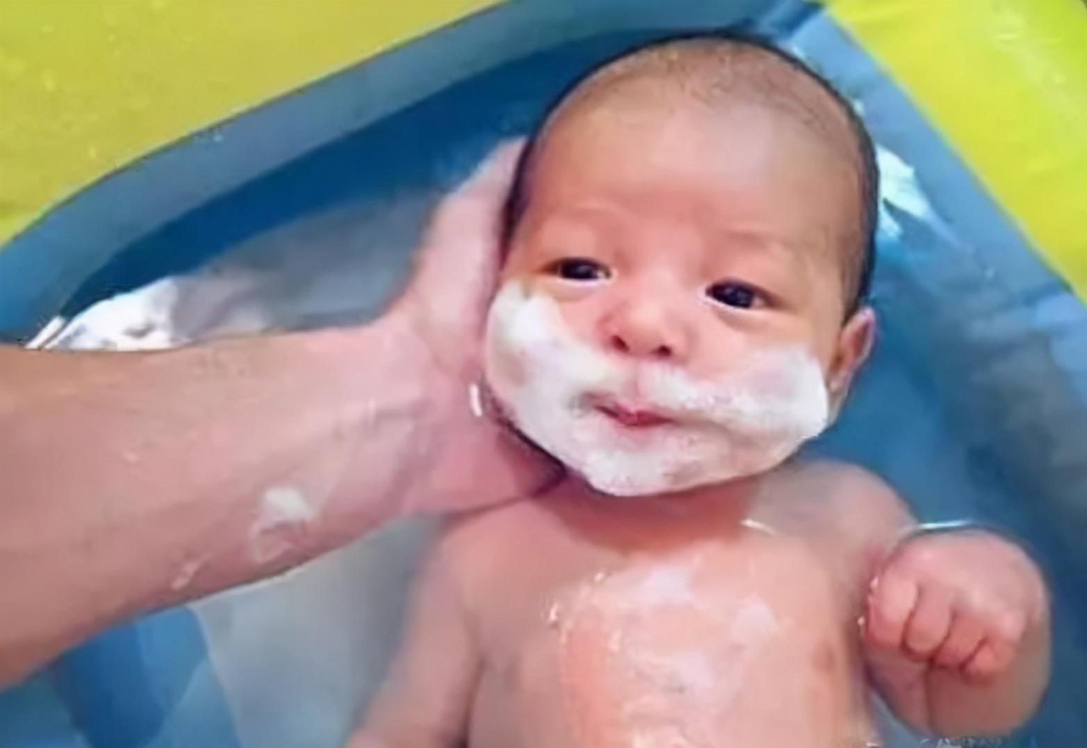 宝宝|宝宝“小脑袋瓜”不能随便摸,会影响孩子智力?囟门真那么脆弱?