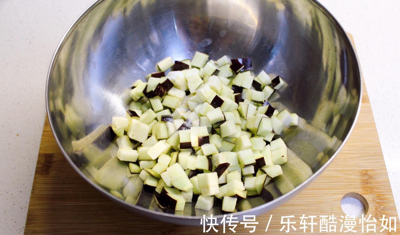 蒜香茄丁炸酱面|蒜香茄丁炸酱面,做法简单,鲜香美味