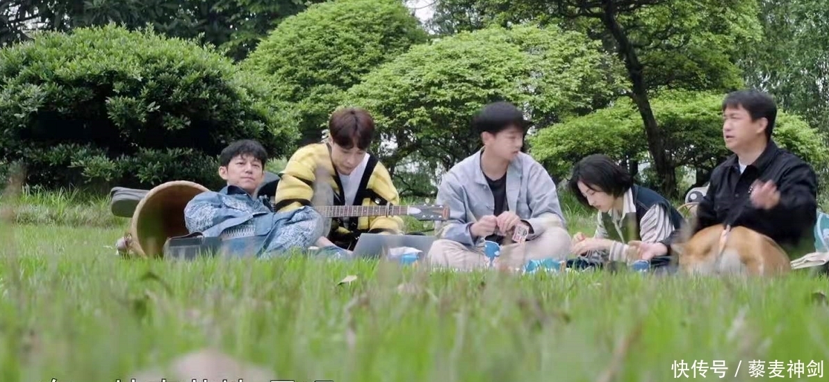 何老师|《向往5》第八期，蘑菇屋没有一位客人，我却想夸一夸这一家五口