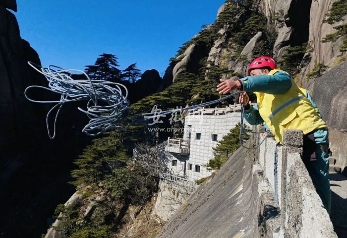 吴永泉|元旦假期前两天 上万名游客登黄山风景区迎新