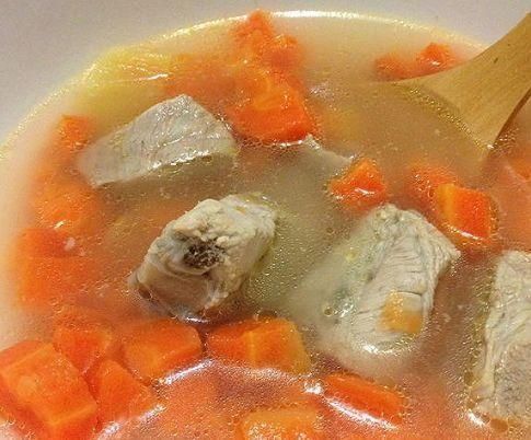 胡萝卜加一宝炖汤喝,每天1碗,视力清晰,皮肤红润,子宫更干净