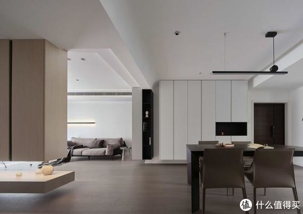 背景墙|南京夫妻129㎡的家，坚持全屋打满柜子，效果不是一般的大气实用