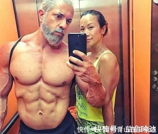 哑铃|50岁大叔人鱼线太明显,每一幅照片都是一张大片