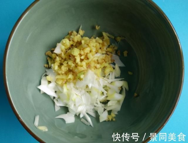炸肉丸怎样做外酥里嫩?牢记“2放2不放”,肉丸香又脆,不发硬