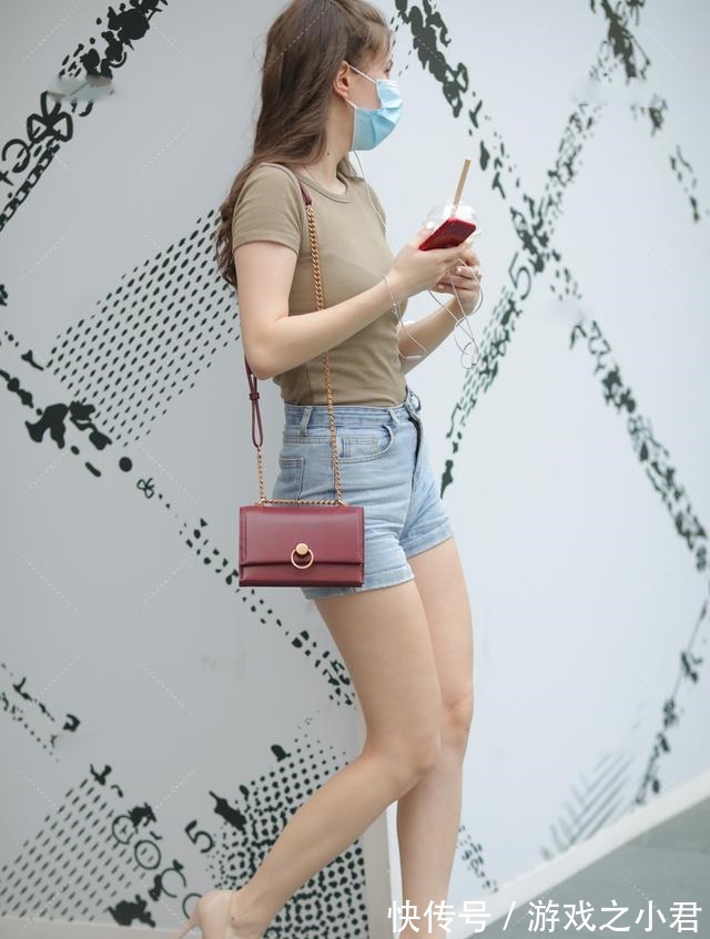 简约 简约休闲装搭配浪漫长卷发,精致优雅的气质名媛造型!