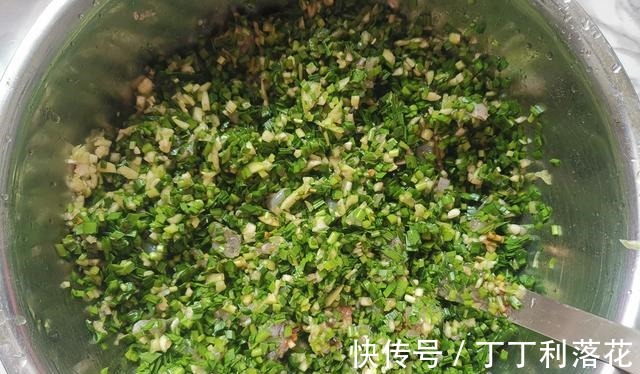汤汁|三伏天吃饺子，还是这馅最鲜香，汤汁四溢消暑气，比肉馅好吃多了！