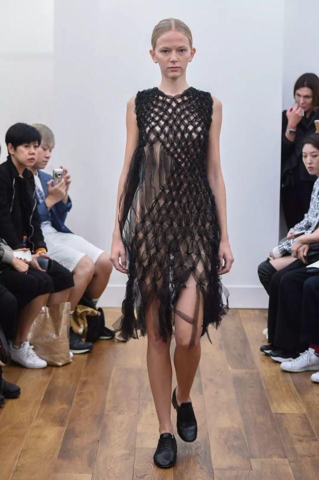 时装|干货丨时装大牌设计师都在用的手艺学会手工绣缀,给你的创意立裁加加餐