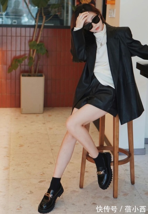 百搭|老爹鞋过时了,有气质的女人都必备“乐福鞋”,简约、百搭还耐穿