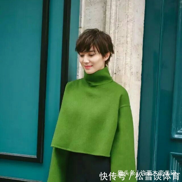 红+ 秋冬季,毛衣就买这4个“显白色”,高级不说还减龄,黄皮也能穿