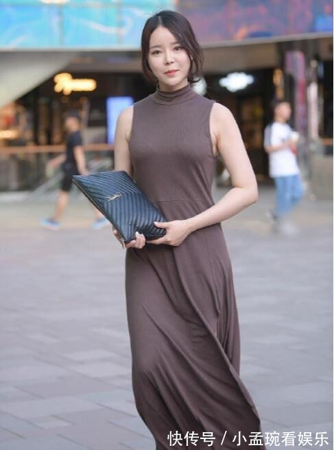 服装搭配|包臀裙才是实用之王,姐姐的黑白配色非常出色,居家媳妇的好榜样