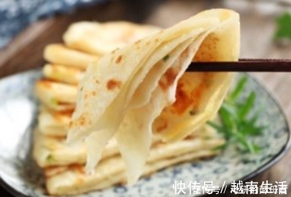 烙饼又干又硬是和面用错了水，牢记3点，饼柔软筋道，放凉不硬