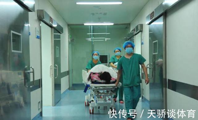 产房|分娩结束,产妇说“嗓子痒想咳嗽”,大夫听了立刻变脸:准备抢救