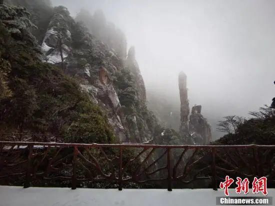 发布寒潮蓝色预警|来了！来了！一早醒来上饶这里全是雪！