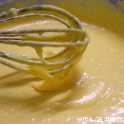 家常菜|#巨下饭的家常菜#巧克力冰皮月饼：乳香四溢的奶黄馅儿