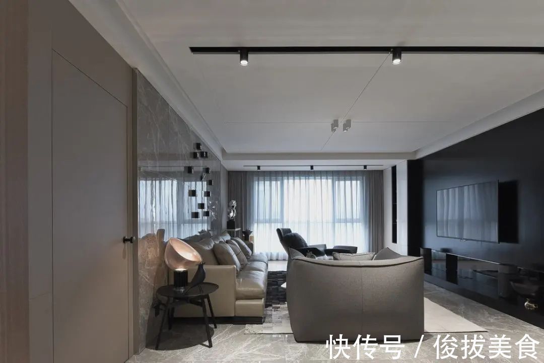 优雅|180㎡现代简约,卫生间用玻璃墙?设计太大胆!是否有点奔放?