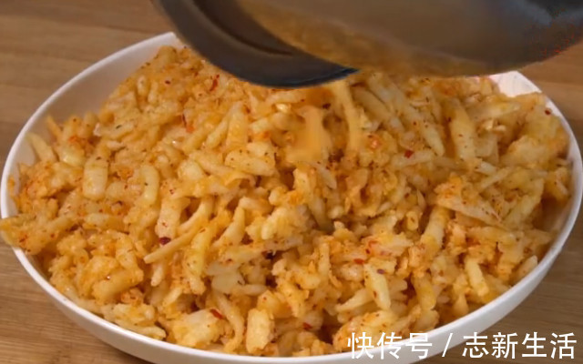 土豆换种新做法,不炒不炸不煮,全程不加一滴水,吃着比肉还香!