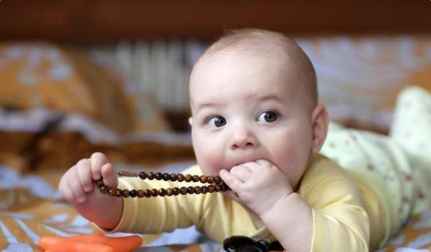 宝宝|孩子见啥都想往嘴里塞?作为家长,要看懂这一举动背后的心理暗示
